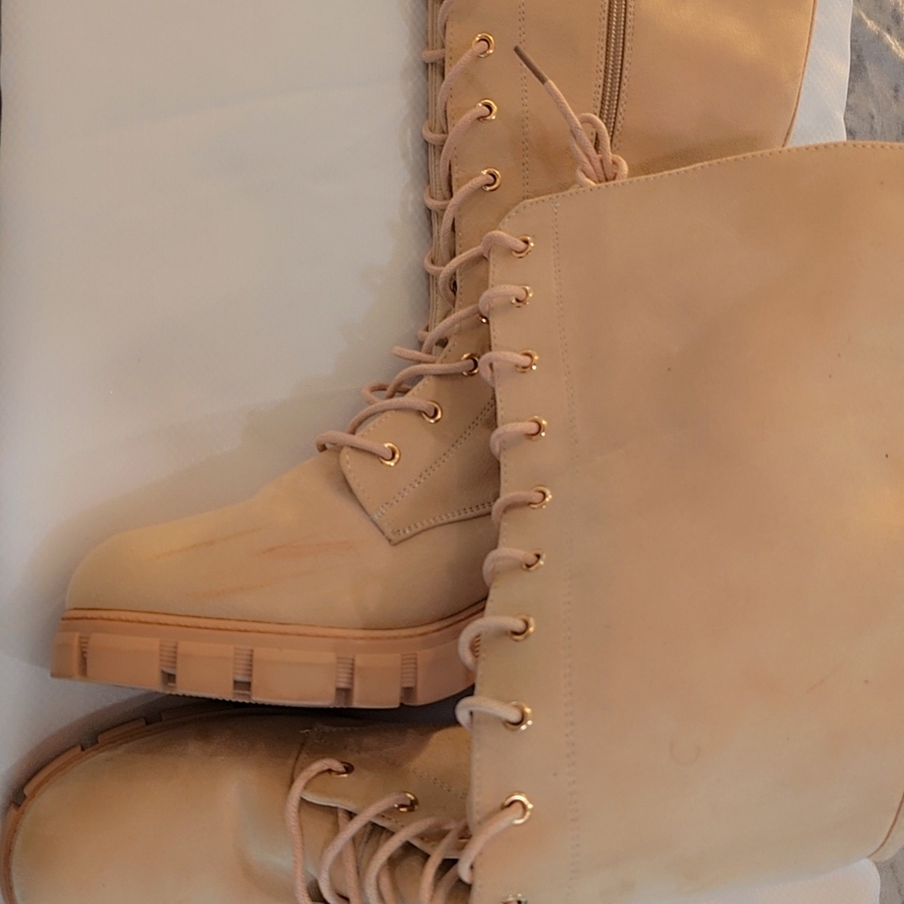 Stylish Tan Lace-Up Women's Boots - Picture 4 of 4